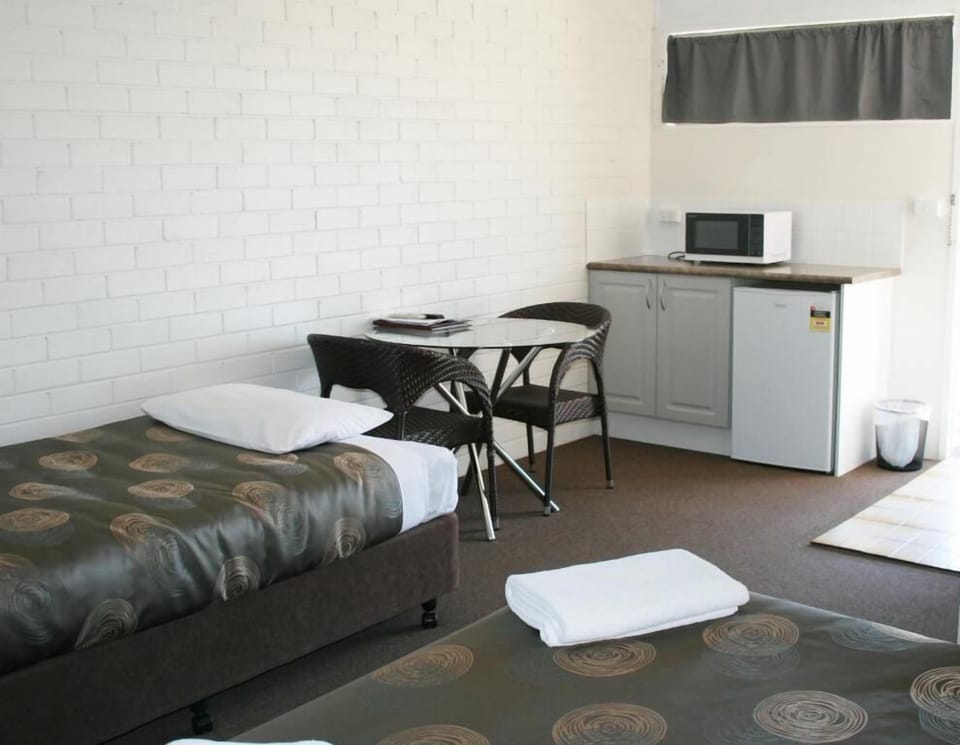 Triple Room, Patio | Iron/ironing board, WiFi (free)