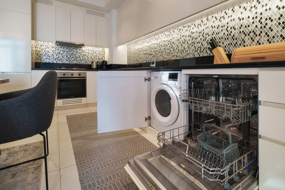 Apartment, Balcony, City View | Private kitchen | Electric kettle
