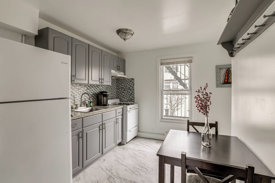 Kitchen & Dining Area