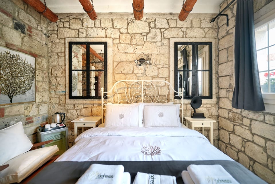 Deluxe Suite, City View | In-room safe, free WiFi