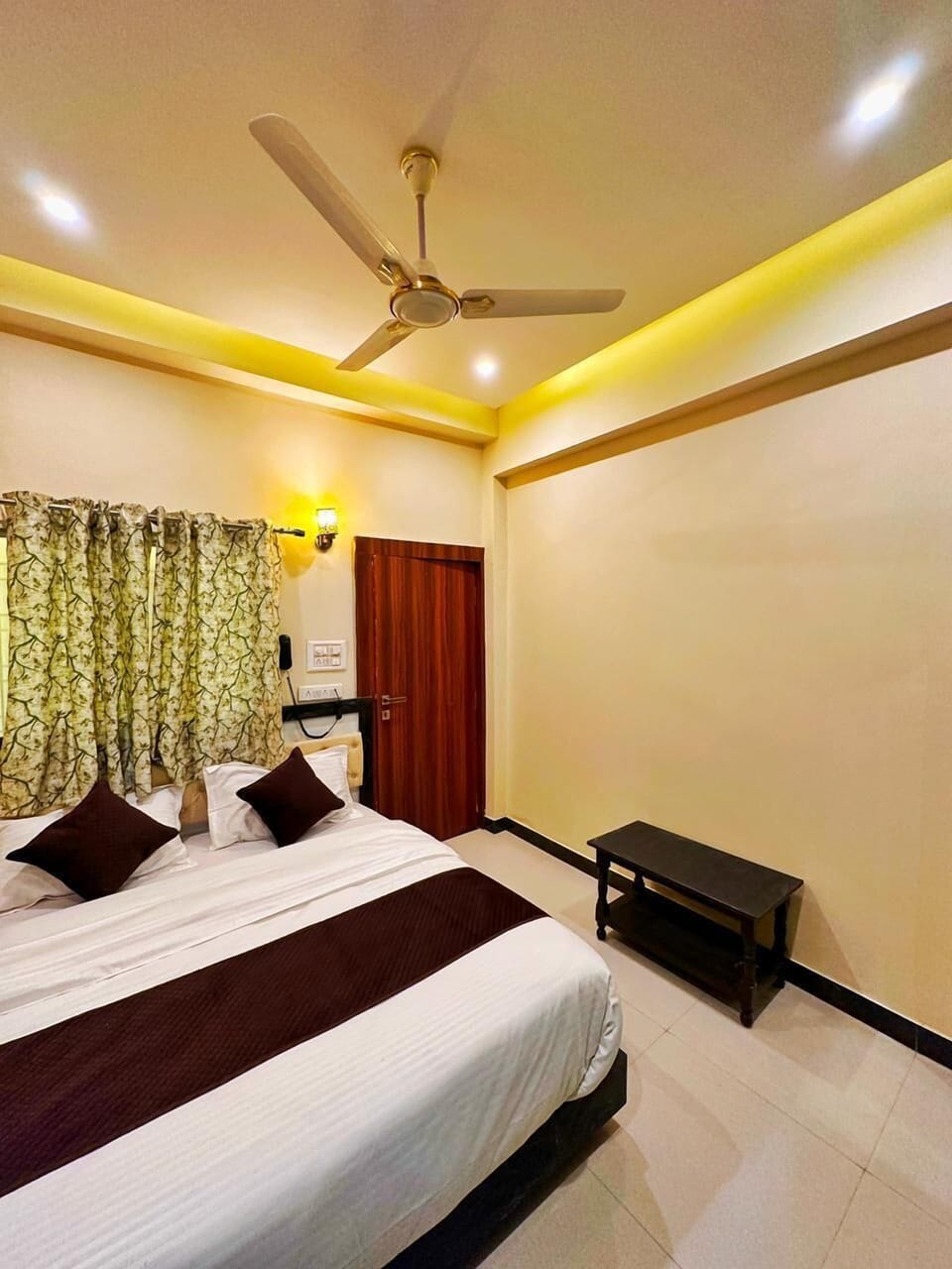 Standard Double Room | Laptop workspace, WiFi (free)