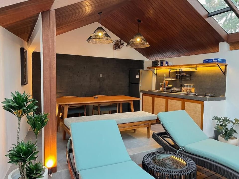 Villa, 2 Bedrooms, Private Pool | Dining