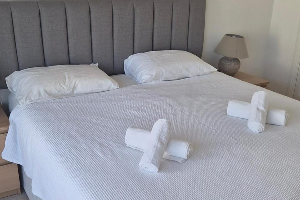2 bedrooms, WiFi (free), bed sheets