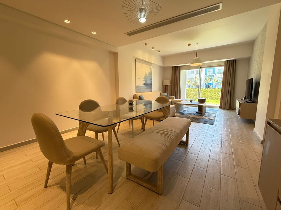 Chalet, 2 Bedrooms, Sea View | Dining