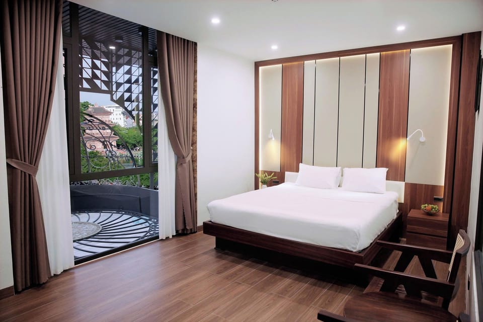 Deluxe Room | Desk, free WiFi, bed sheets