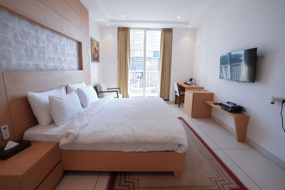 In-room safe, individually furnished, desk, laptop workspace