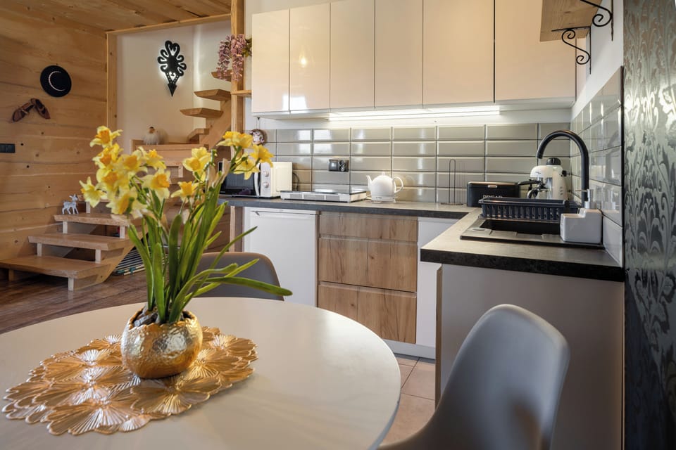 Chalet, Mountain View | Private kitchenette