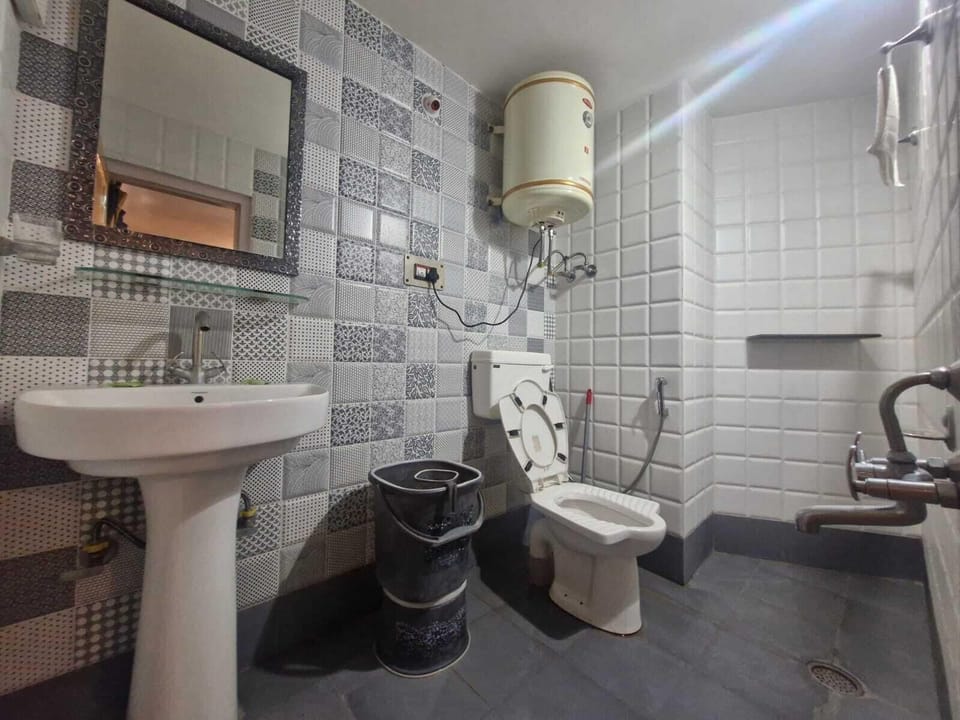 Comfort Room | Bathroom | Towels