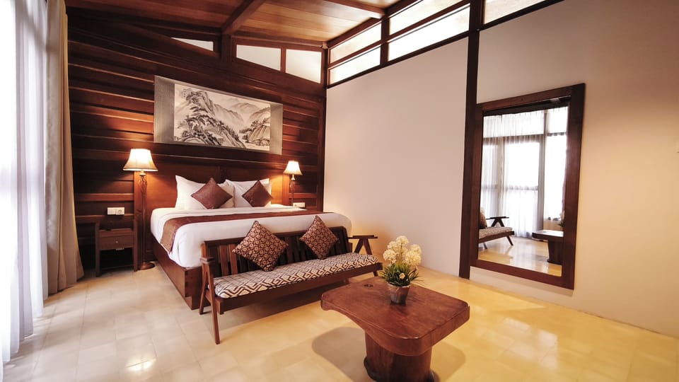 Luxury Room, 1 King Bed, Non Smoking, Ground Floor | In-room safe, blackout drapes, free WiFi