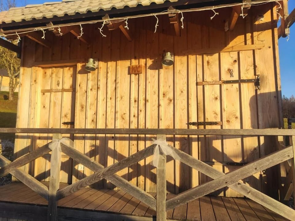 Deluxe Cabin, Patio, Mountain View | Property grounds