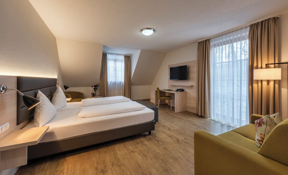 Comfort Double Room, Courtyard View | In-room safe, desk, blackout drapes, free WiFi