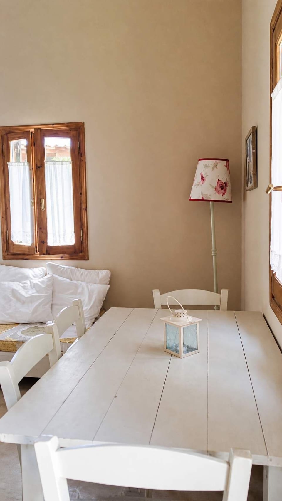 
A bright dining corner where mornings begin gently, with light coming through the windows. The atmosphere stays calm and practical, making it an easy place to gather before heading out for the day.