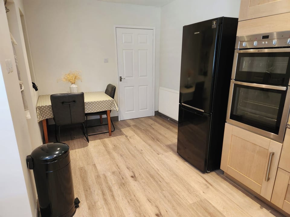 Dishwasher, cookware/dishes/utensils