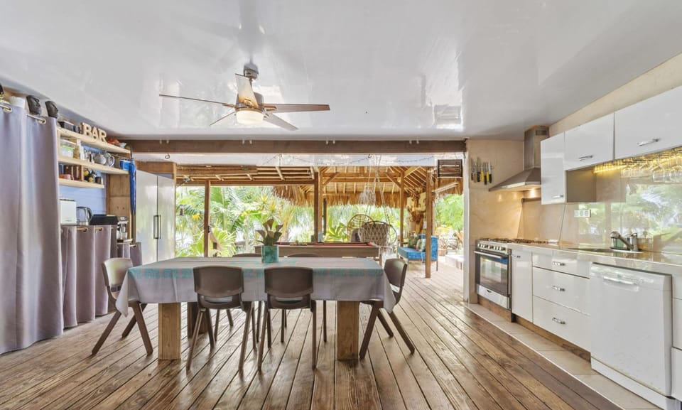 House | 4 bedrooms, high-speed internet