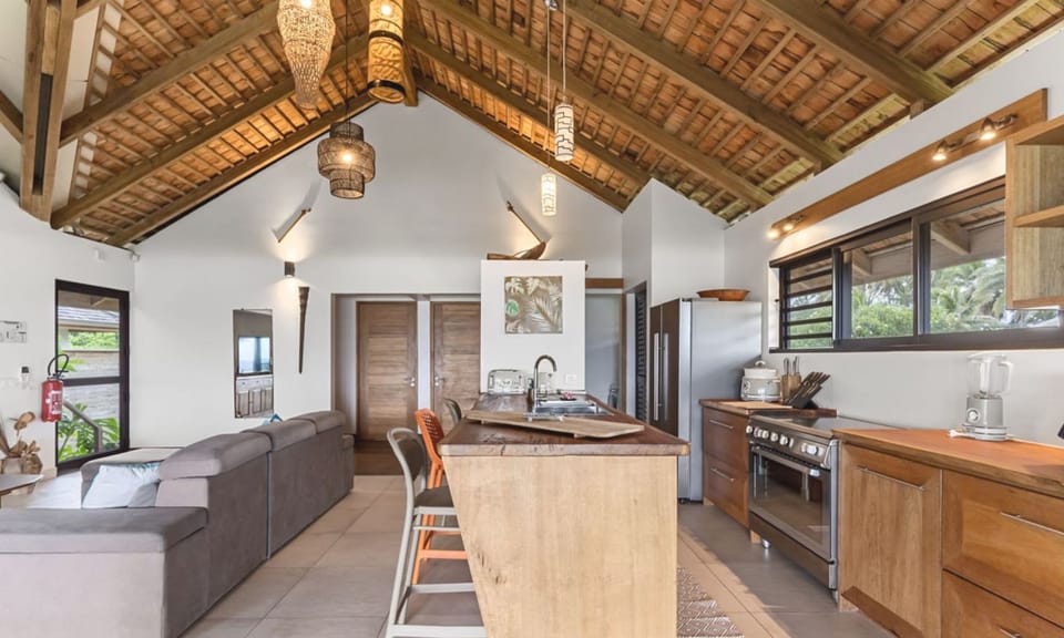 House | 5 bedrooms, high-speed internet
