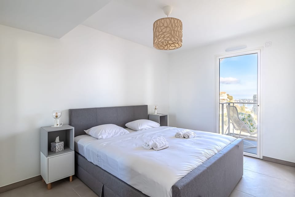 Superb new 2-room Apartment -parking Border Monac Apartment in French Riviera