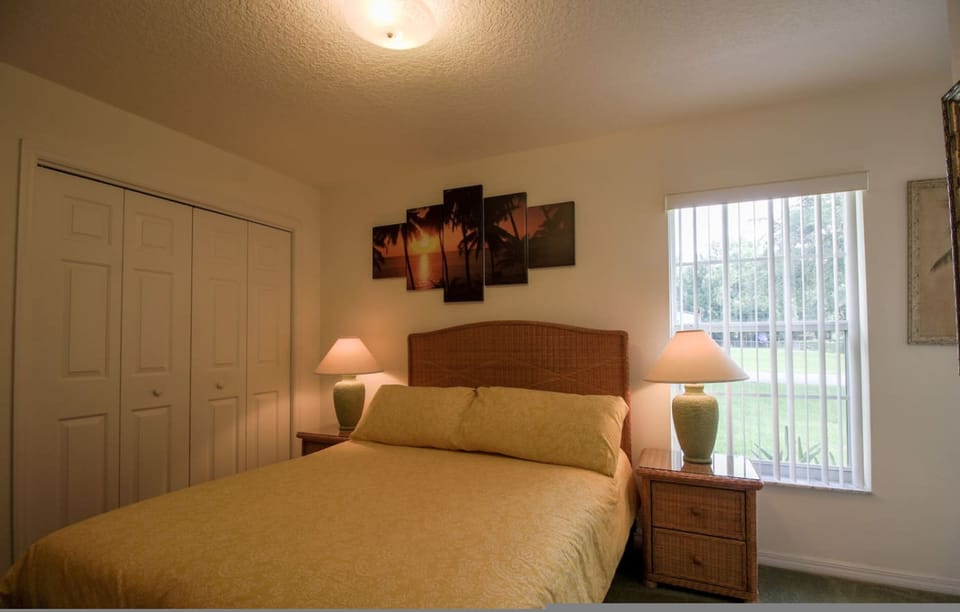 Villa Silverthorne 3 Bedroom With Pool House in Hernando