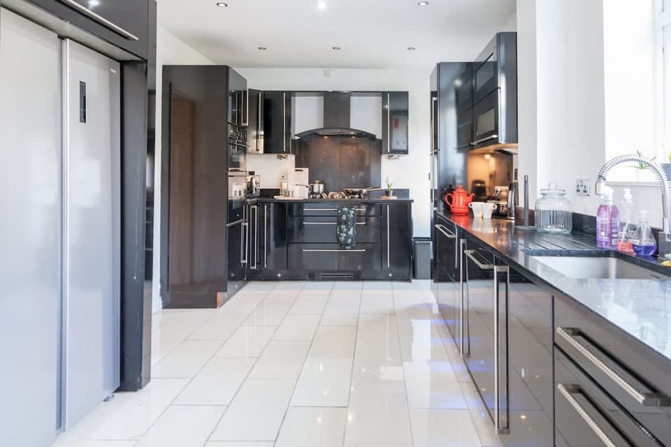 House | 4 bedrooms, high-speed internet
