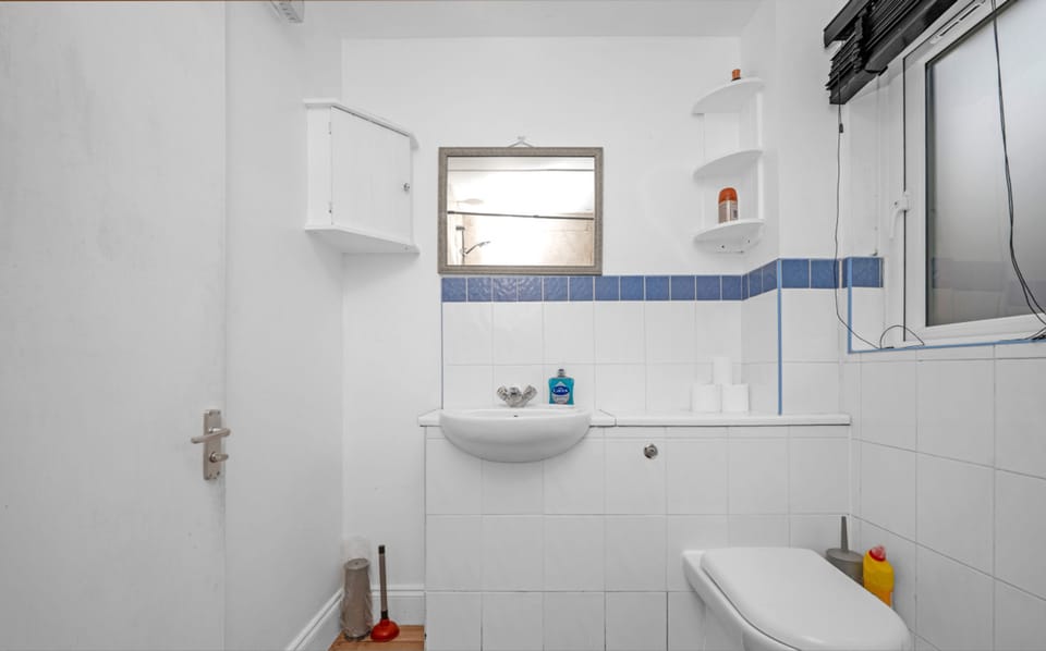 Cozy 1-bed Flat in Croydon Sleeps 4 - Free Parking Apartment in Croydon