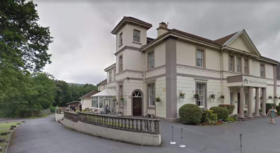 House | 10 bedrooms