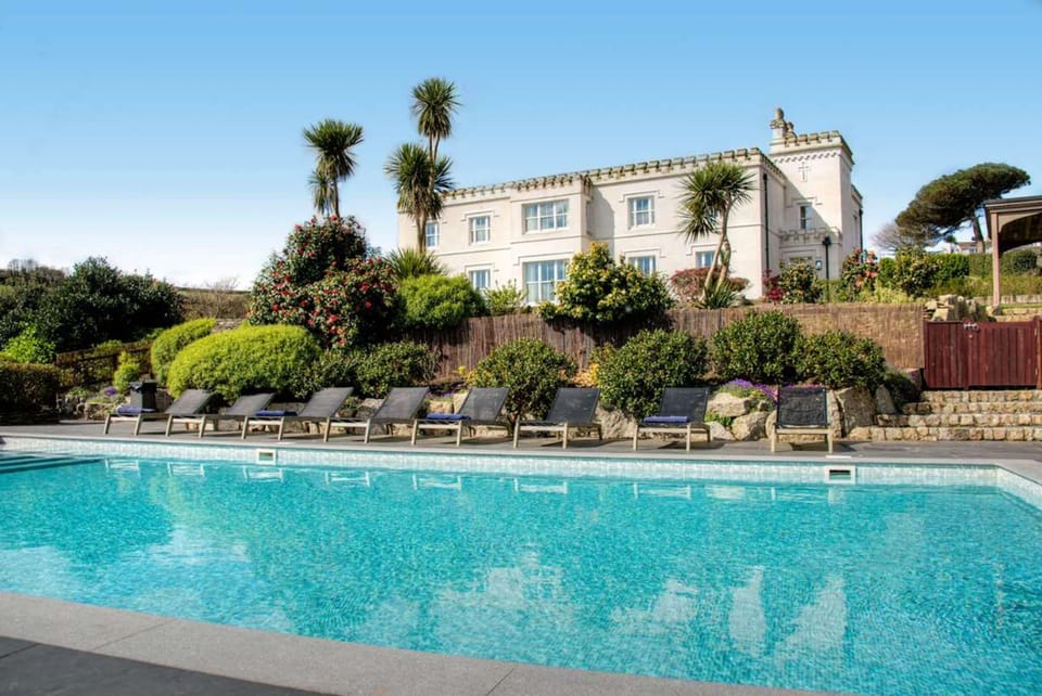 House | 8 bedrooms, Internet