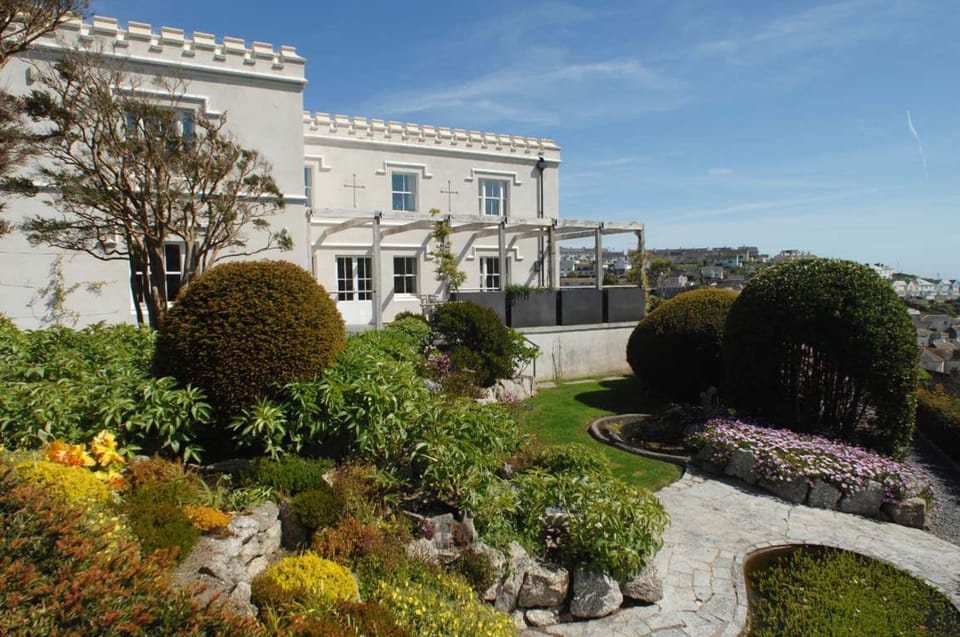 House | 8 bedrooms, Internet