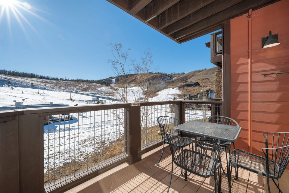 Step onto your private balcony at Base Camp 305 and soak in breathtaking mountain views while enjoying your morning coffee in the crisp, fresh air.