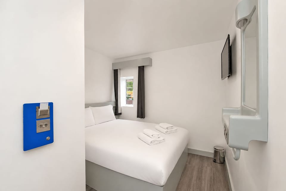 Standard Double Room | Soundproofing, iron/ironing board, free WiFi, bed sheets