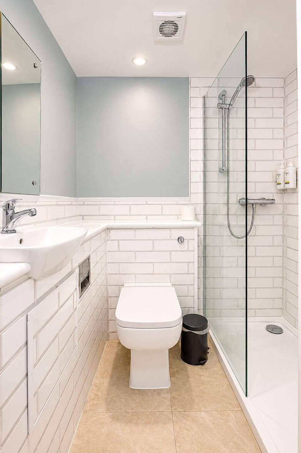Standard Double Room | Bathroom | Shower, towels, toilet paper