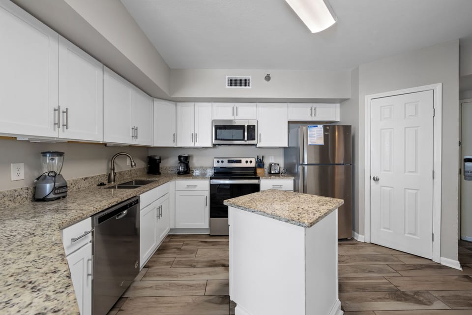 Signature Condo, 3 Bedrooms, Balcony, Beach View | Private kitchen | Fridge, microwave, oven, stovetop