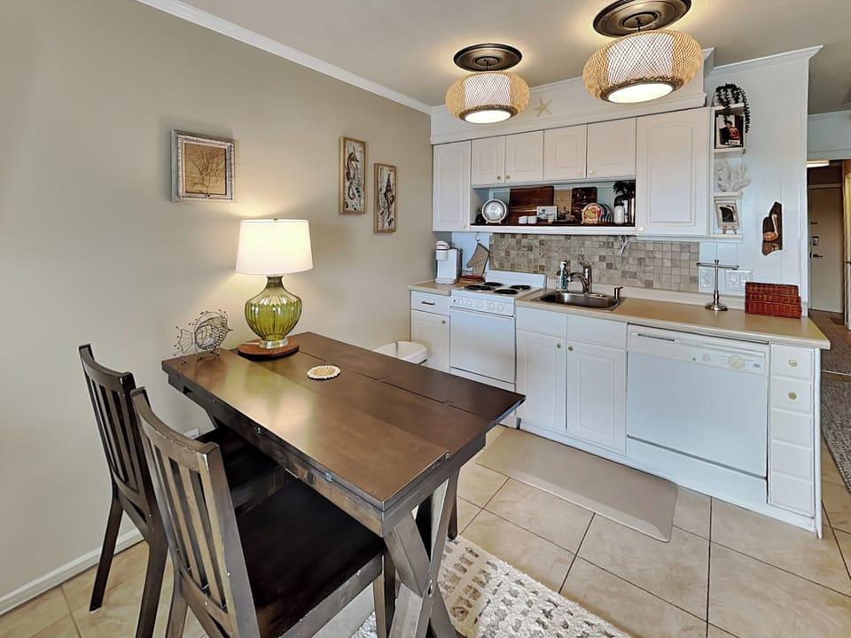 Dining & Kitchen Spaces w. Everything You Need