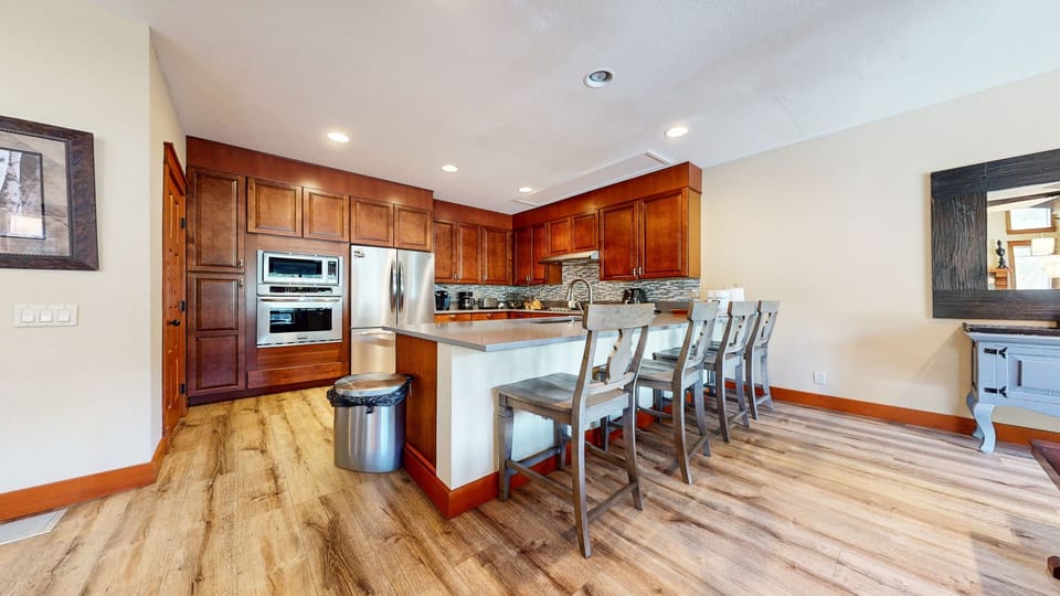 Townhome, 4 Bedrooms | Private kitchen | Fridge, oven, coffee/tea maker, toaster