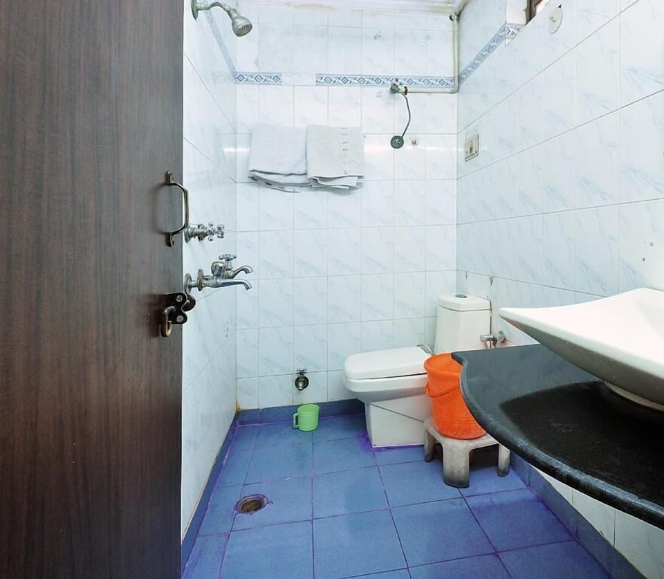 Shower, free toiletries, towels, soap