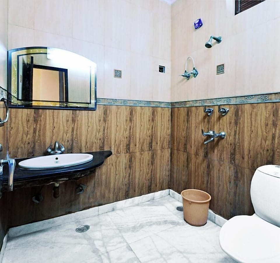 Shower, free toiletries, towels, soap
