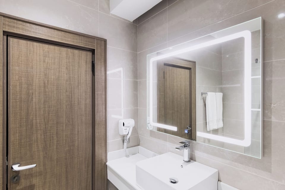 Shower, free toiletries, hair dryer, towels