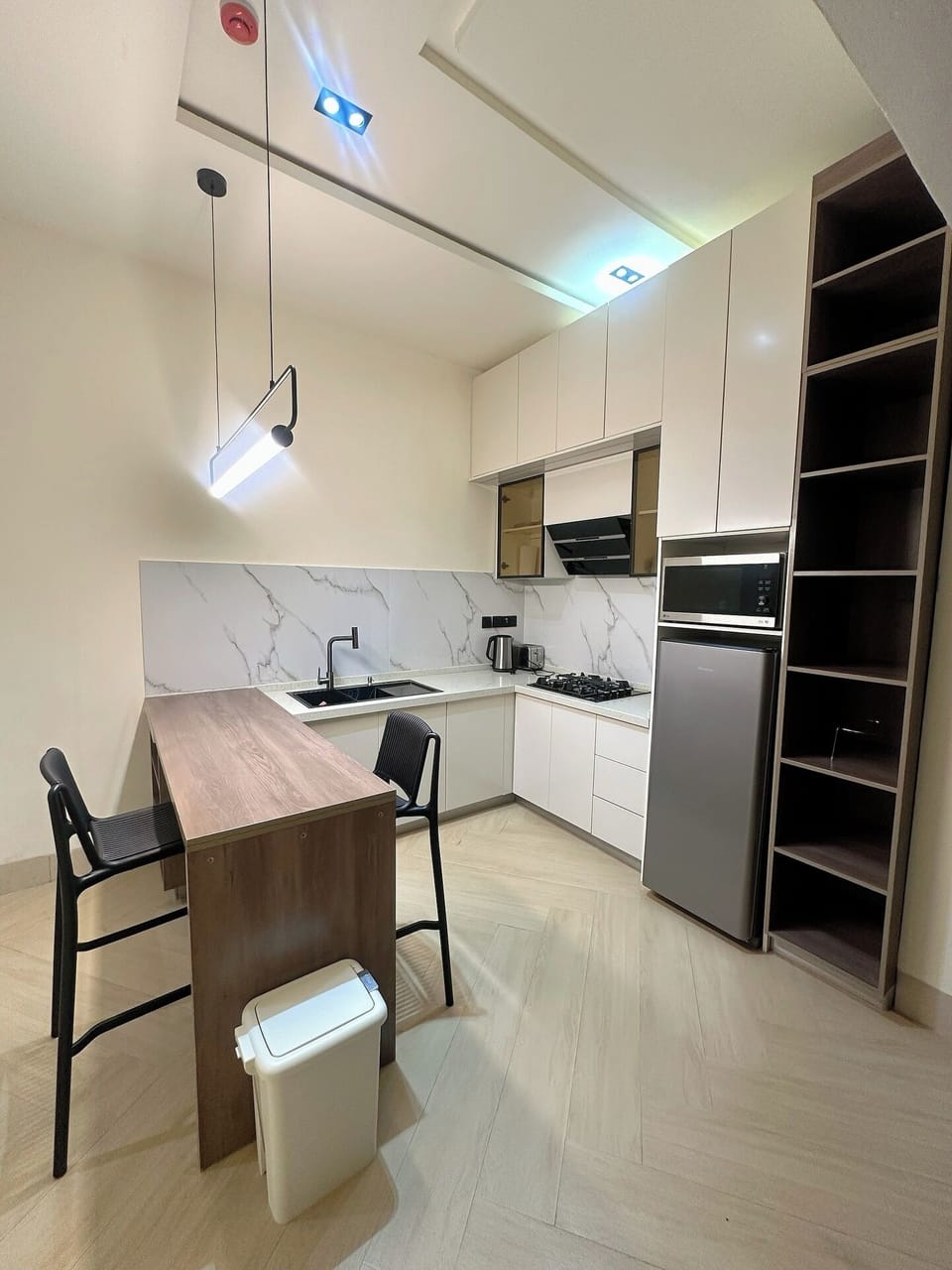 Economy Apartment, Balcony, City View | Private kitchen | Fridge, microwave, oven, stovetop