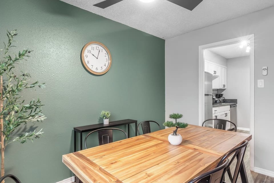Bright and cozy dining space ideal for meals before heading to AT&T Stadium or enjoying a relaxed dinner after events. Perfect for couples, families, or small groups.
