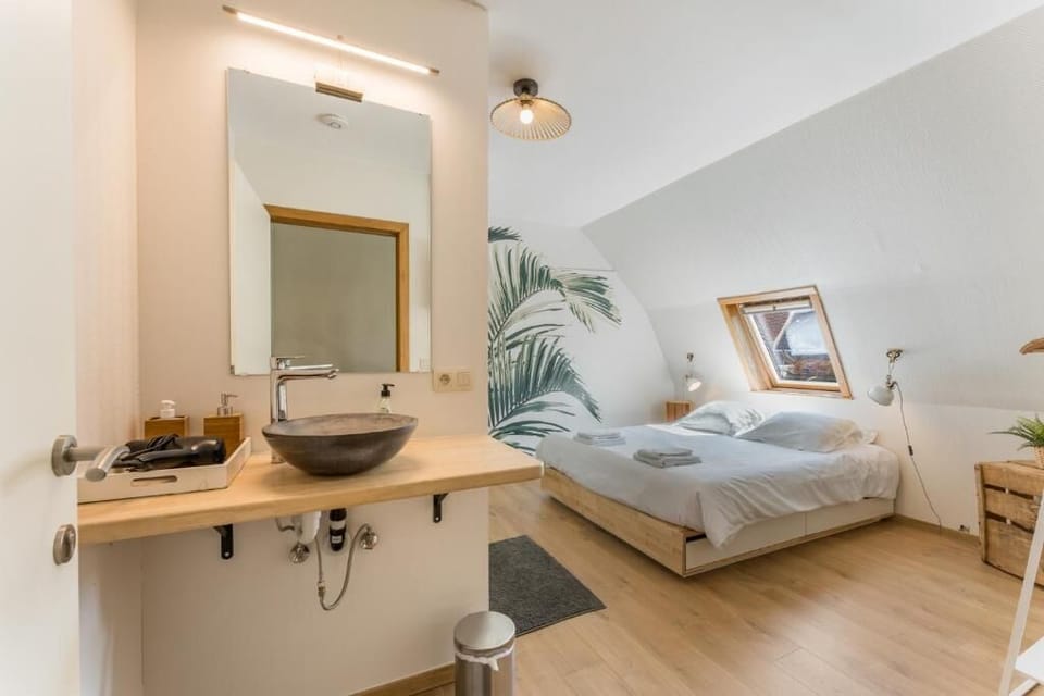 Economy Double Room, Garden View | Bathroom