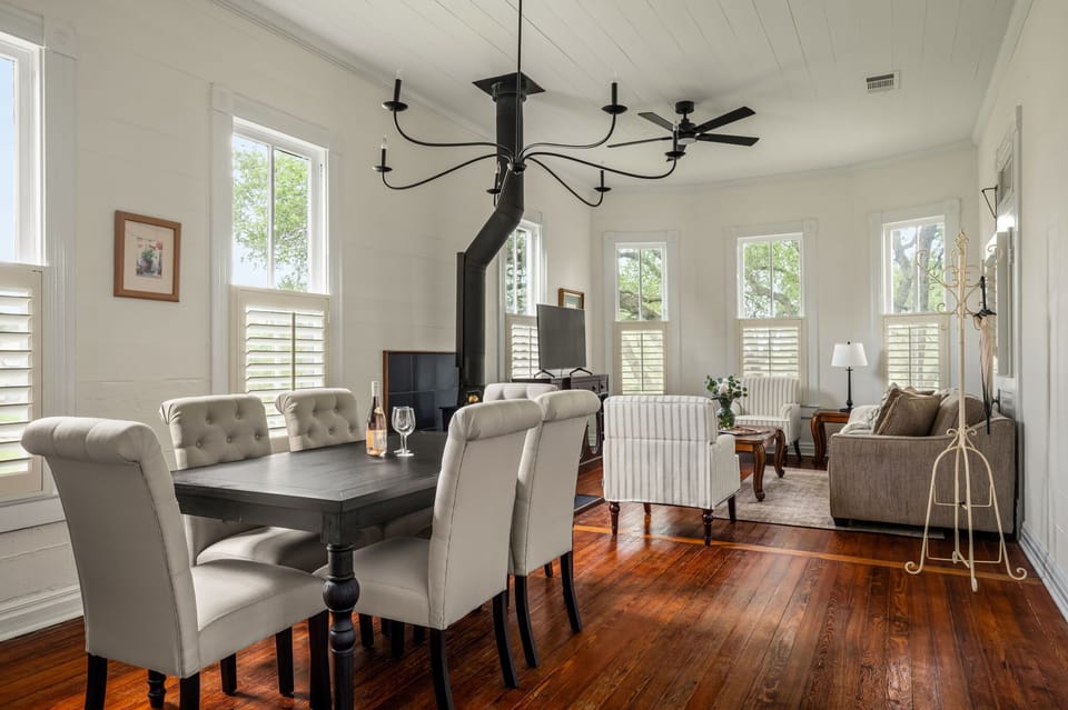 Main House - Dining area for 6
