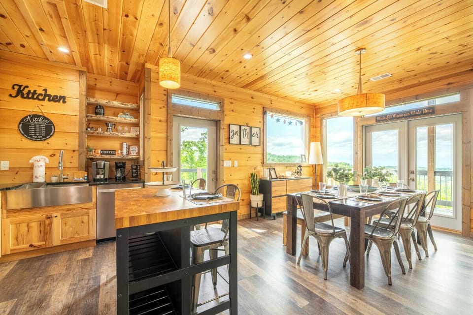 Fancy Views' kitchen and dining area