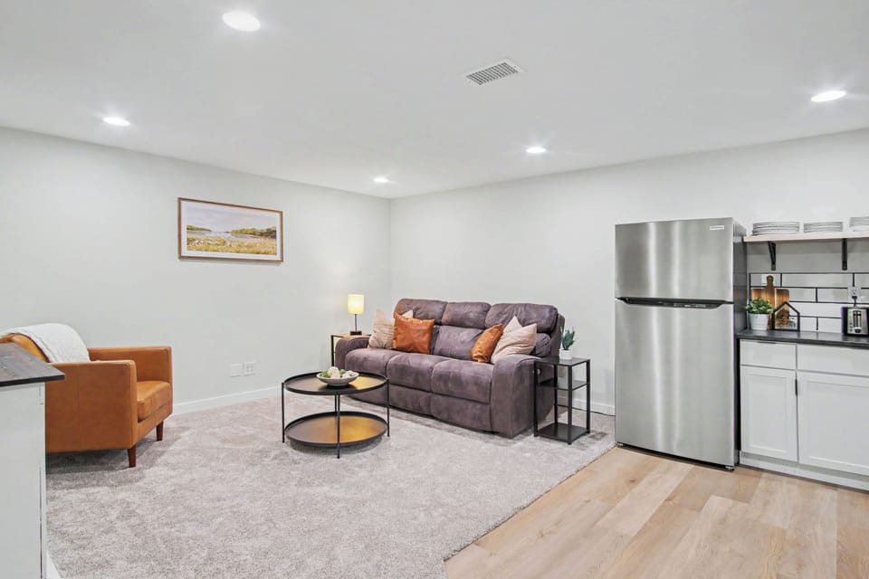 Living room - 616. 287. 2210