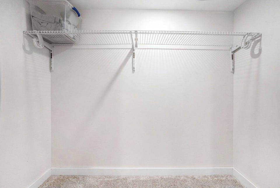 Walk-in closet - 616. 287. 2210