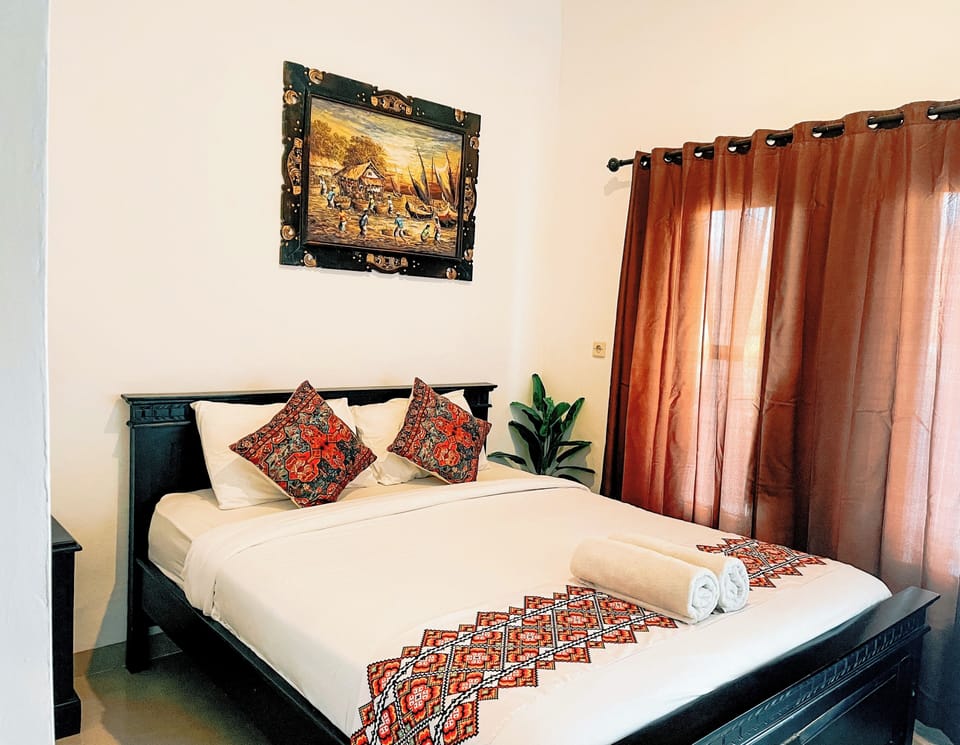 Superior Double Room | Desk, laptop workspace, iron/ironing board, free WiFi