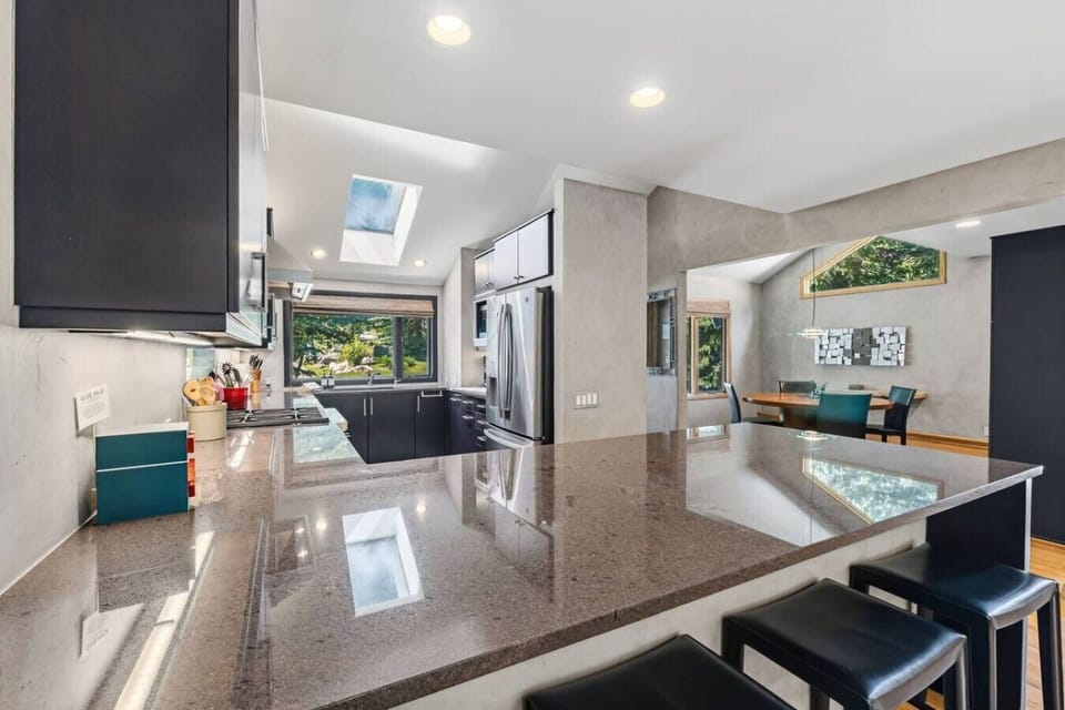Fully equipped chef’s kitchen with bar seating