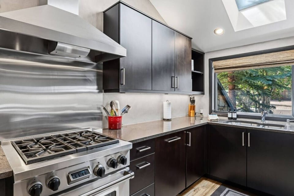 Fully equipped chef’s kitchen with bar seating