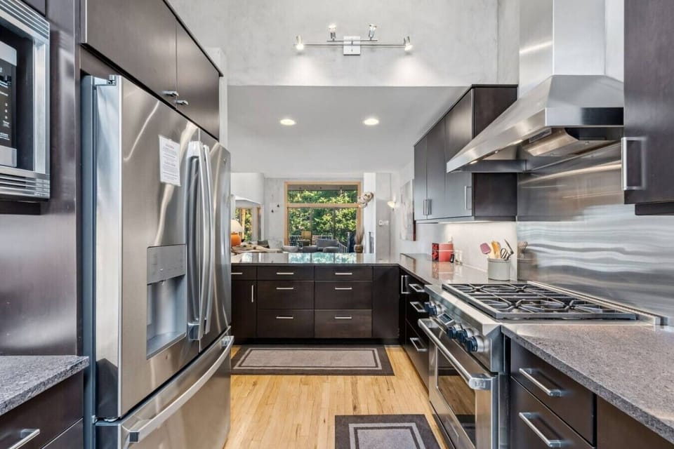 Fully equipped chef’s kitchen with bar seating