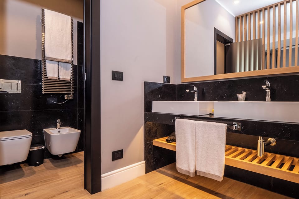 Double Room, 1 King Bed, Balcony, Vineyard View | Bathroom | Hair dryer, bathrobes, slippers, bidet