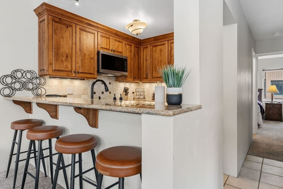 Fully equipped kitchen with bar seating