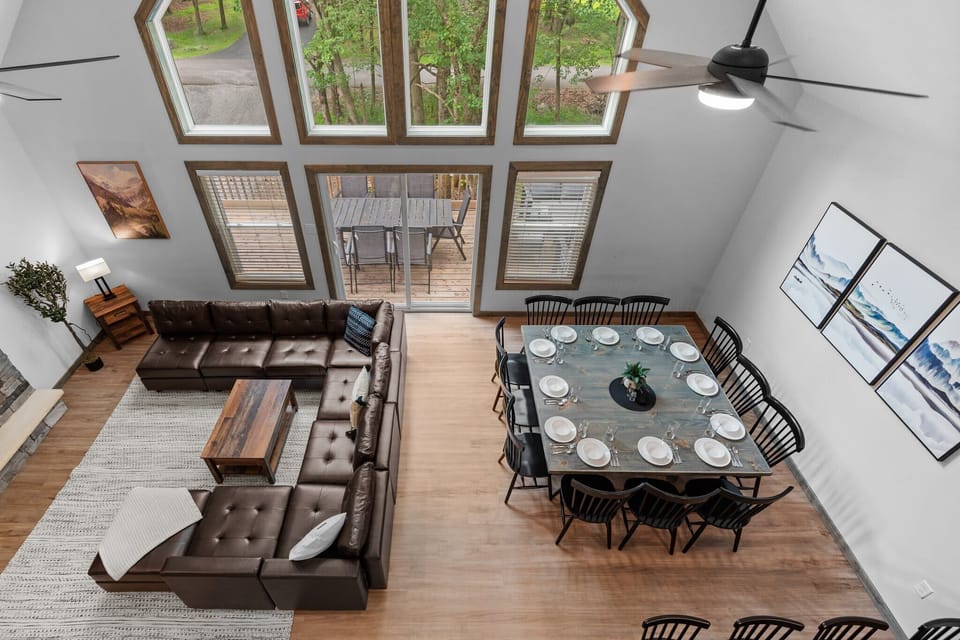 Space, Style & Room for Everyone – Oversized sectional, large dining table, and stunning floor-to-ceiling windows — this open-concept living space gives every guest plenty of room to relax and feel right at home.