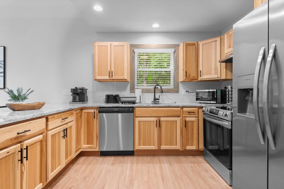 Spacious & Modern – Enjoy a well-equipped kitchen with premium appliances and ample cabinetry for all your cooking needs.